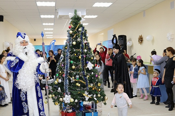 В Калмыкии Профсоюз провел новогодний праздник для детей